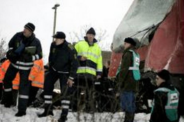 Politiet afspærrede den nærliggende motorvej under redningsarbejdet. 47 personer blev indlagt. - Foto: Jens Dresling 