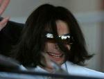 Jackson mødte frem da udvælgelsen af juryen begyndte i går, men nåede ikke frem i dag, inden han måtte køres på hospitalet. - Foto: AP 