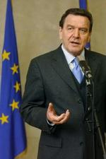 Schröders reformplaner bliver modtaget med skepsis af NATO's generalsekretær, EU og USA. - Foto: AP 