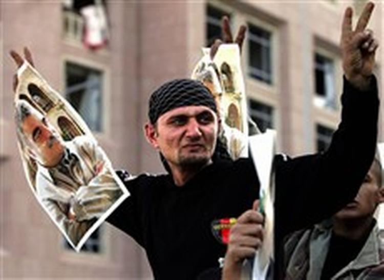 Der var støttedemonstrationer i Beirut i går til fordel for den myrdede tidligere ministerpræsident Rafiq Hariri.   Foto: Hussein Malla/AP 