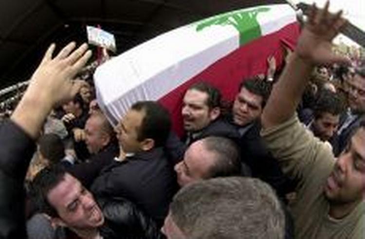 Begravelsen i Beirut foregik under stor tumult. - Foto: AP 