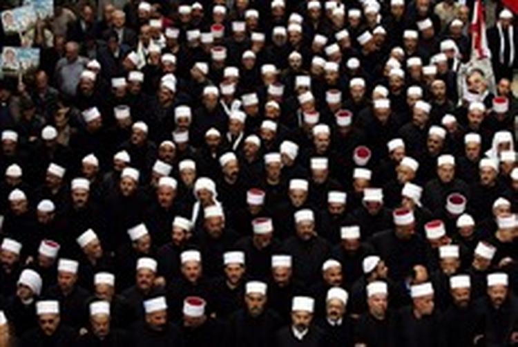 Flere hundretusinde mennesker fulgte den tidligere libanesiske ministerpræsident Rafiq Hariri til graven. - Foto: AP 