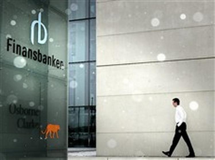 Finansbankens nye ejere holder til på Lolland. - Foto: Kim Nielsen/Polfoto 
