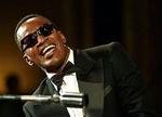 Jamie Foxx er garanteret en Oscar på forhånd for sin Ray Charles (billedet) i  Ray  af søndagens Oscarvært Chris Rock. - Foto: AP 