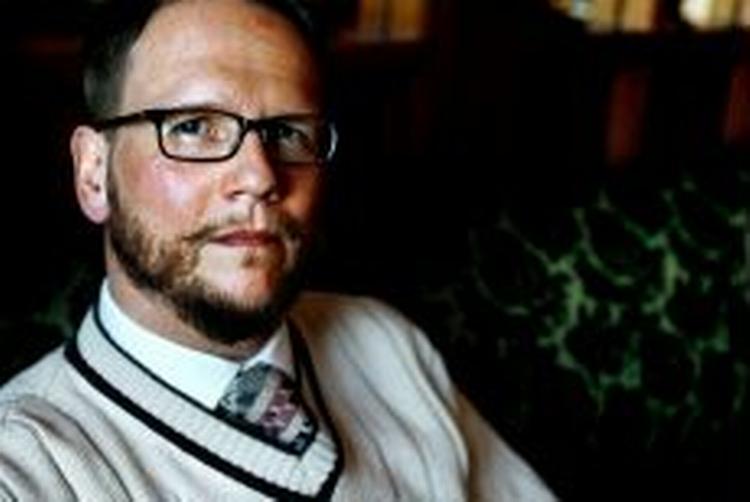 PRISVINDER PÅ DANSK. Sjóns 'Skugga-Baldur' udkommer til oktober på forlaget Athene. Han har tidligere fået udgivet romanen 'Dine øjne så mig' i 2002 på forlaget Vindrose.   Foto: Jessica Gow/Pressens Bild 