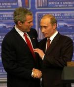 Præsidenterne Bush og Putin på dagens pressemøde i Bratislava. - Foto: AP 
