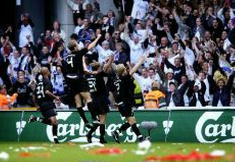 Langt de fleste fans giver ikke problemer, men der er stigende problemer med fodboldbøller. - Foto: Finn Frandsen 