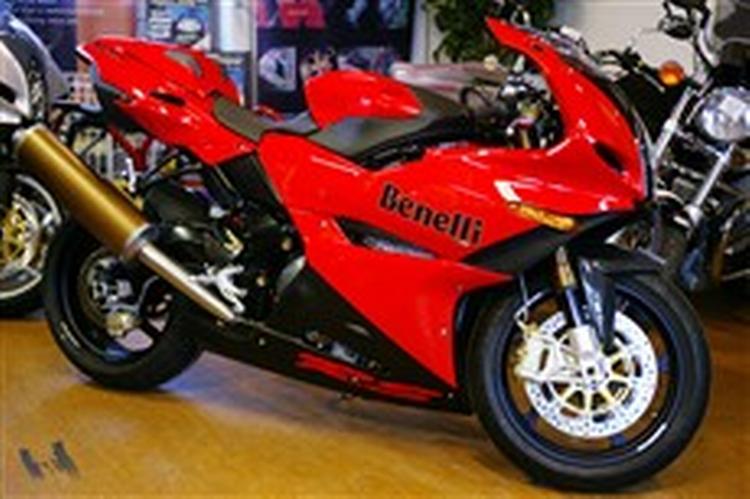 Benelli Tornado - en kraftfuld sportsmaskine til 240.000 kr. Foto: Jan Grarup 