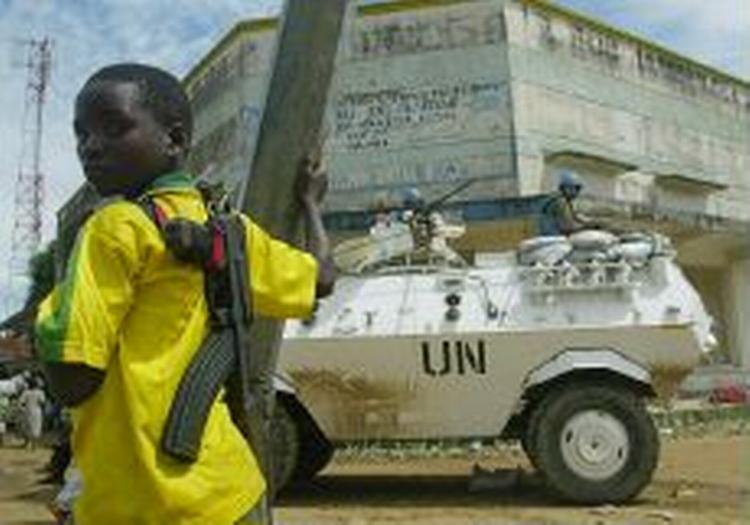 Ni soldater fra Bangladesh er blevet dræbt ved det værste overfald mod FN-styrker i Afrika nogensinde. - Arkivfoto fra Ituri-distriktets hovedby Bunia: AP 