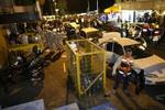 Fire mistede livet og yderligere en håndfuld er livsfarligt kvæstet efter selvmordsangrebet i Tel Aviv i nat. - Foto: AP 