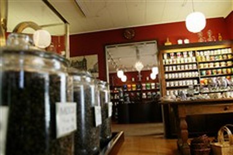 Danskerne savner oplysninger, når de køber f.eks. kaffe, te og kakao fra verdens fattigste lande. Blandt andet om, hvorvidt de småbønder og arbejdere, der har produceret varerne, har arbejdet under ordentlige forhold.   Arkivfoto 