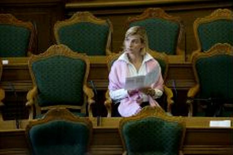 Udviklingsminister Ulla Tørnæs (V) er under pres i en sag om illegale ansatte på familiens ejendom. - Arkivfoto: Peter Hove Olesen 