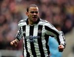 Kieron Dyer jubler efter scoringen, der sikrede Newcastle tre point mod Bolton. - Foto: AP 