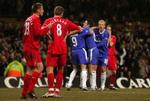 Gerrard (8) har scoret selvmål og lukket Chelsea ind i finalen. - Foto: AP 