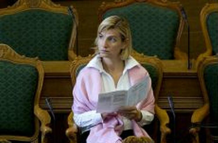 Ulla Tørnæs føler sig overbevist om at hun vil blive fuldstændig renset. - Foto: Peter Hove Olesen 