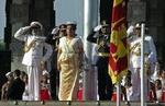 Udsendinge fra Sri Lankas præsident Chandrika Kumaratunga - nr. tre fra venstre - nåede ikke til enighed med De Tamilske Tigre ved forhandlingerne. - Foto: AP 