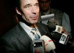 Statsminister Anders Fogh Rasmussen opfordrer til, at politkerne holder ægtefællen under opsyn. - Foto: Mads Nissen 