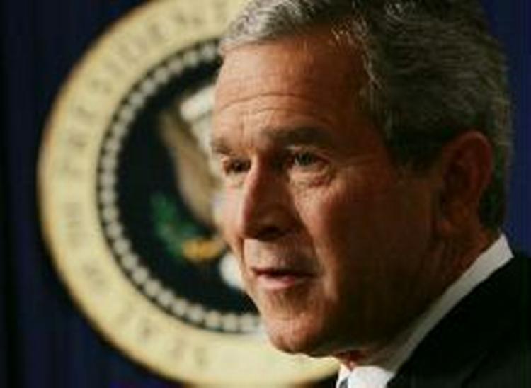 George W. Bush opfordrer Syrien til at trække soldaterne ud af Libanon. - Foto: AP 