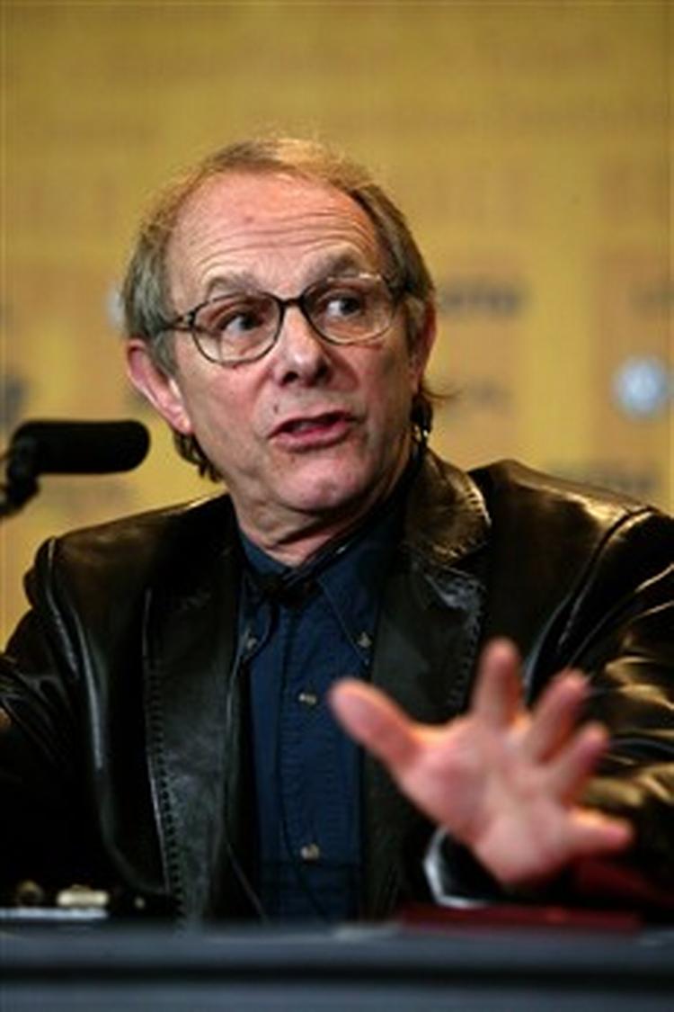Den socialrealistiske instruktør Ken Loach har med 'Et dristigt kys' skabt en mere optimistisk film. »Tingene er ikke altid, som de umiddelbart ser ud. Jeg har et problem med lykkelige slutninger«, siger Ken Loach. - Foto: Christian Jørgense 