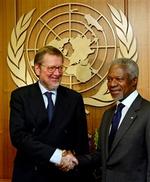FN s generalsekretær Kofi Annan mødtes med udenrigsminister Per Stig Møller fredag og diskuterede bl.a. Libanon og Sudan.   Foto: AP 