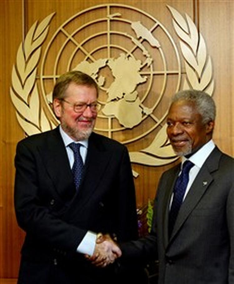 FN s generalsekretær Kofi Annan mødtes med udenrigsminister Per Stig Møller fredag og diskuterede bl.a. Libanon og Sudan.   Foto: AP 