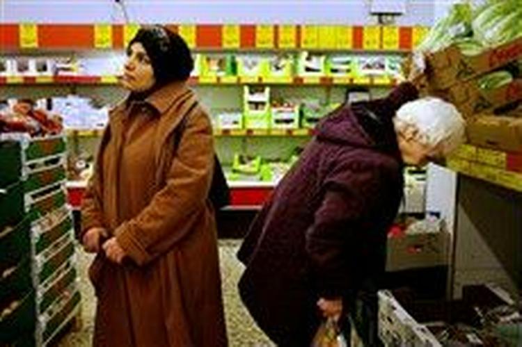 »Alle de kvinder, som ejg kender, vil gerne have muligheden for at gå på arbejde, når deres børn er over tre år«, mener Khadija Hinchi, der er frilærer på en friskole og fra Marokko. 
