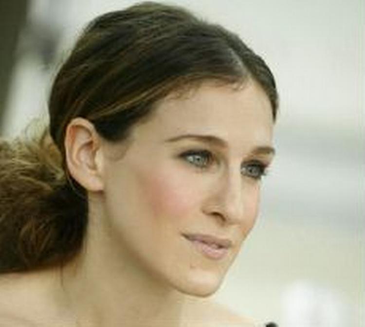 Ugifte - som Carrie Bradshaw, spillet af Sarah Jessica Parker, i tv-serien 'Sex in the City' - er mere intelligente end de gifte, påviser en britisk undersøgelse. Foto fra tv-serien 