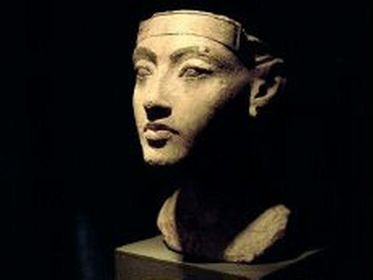 Ufærdig skulptur af Tutankhamon. - Foto: Hanne Boock 
