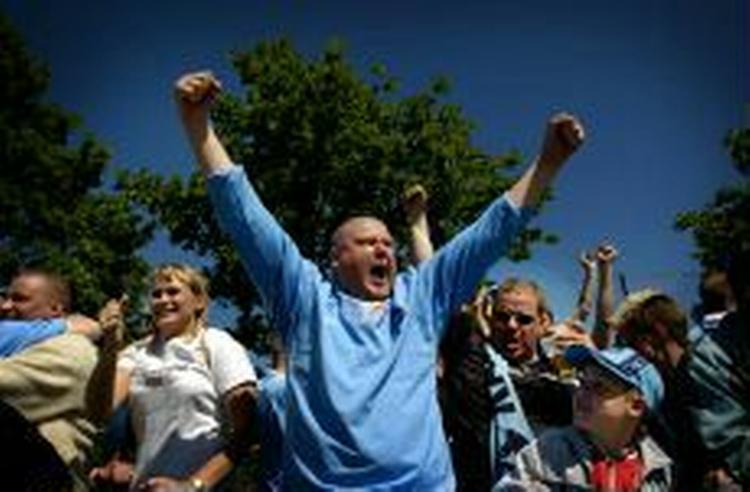 Randers-træner Lars Olsen håber at tre nye spillere - Christian Lundberg, Kenneth Møller Pedersen og Carsten Fredgaard - kan give klubbens fans noget at juble over i foråret. - Foto: Jens Dresling 