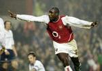 Arsenal må undvære den bomstærke forsvarer Sol Campbell i aften mod Bayern München. - Foto: AP 