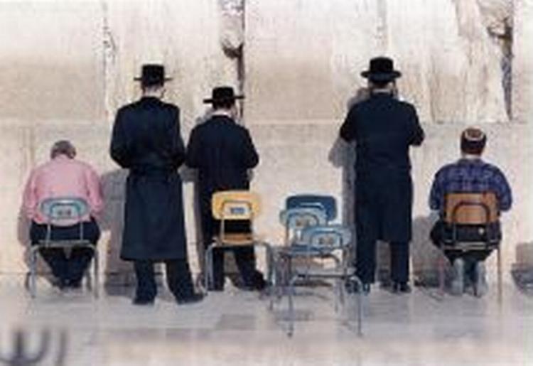 Bønner ved Grædemuren i Jerusalem. - Foto: Claus Lunde 