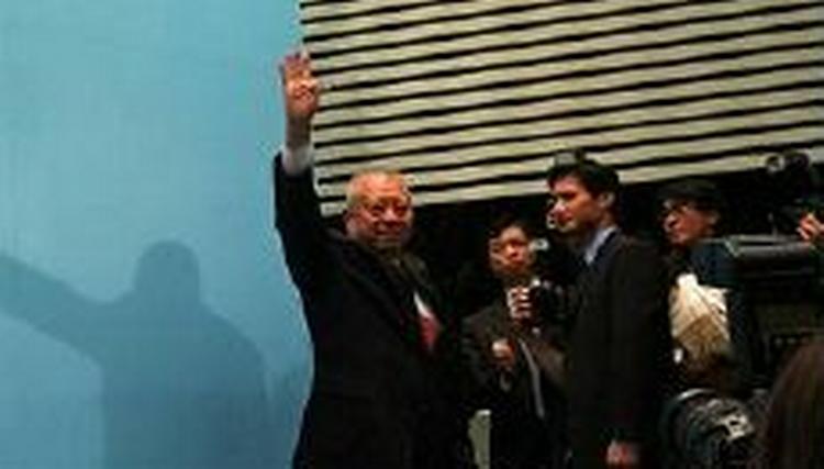 Hongkongs politiske leder, Tung Chee-Hwa, angav helbredsproblemer som årsag til sin tilbagetræden. - Foto: AP 
