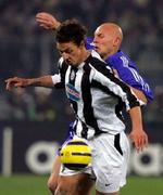Thomas Gravesen i nærkamp med Juventus' svenske angriber Zlatan Ibrahimovich. - Foto: AP 