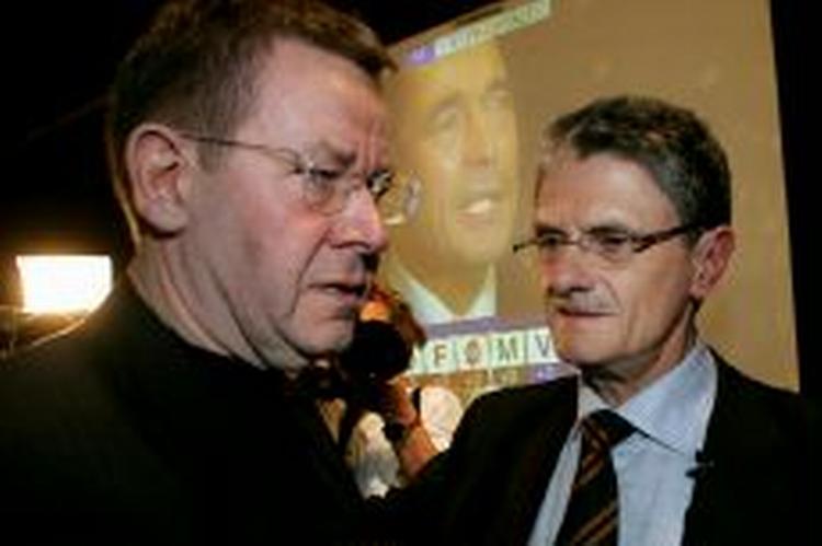 De to tidligere S-formænd Nyrup og Lykketoft på valgaftenen. Valgnederlaget står klart. - Foto: Thomas Wilmann 