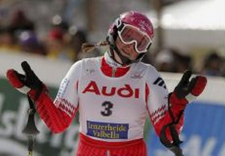 Janica Kostelic kan stadig nå at vinde World Cuppen, men hun har travlt. - Foto: AP 