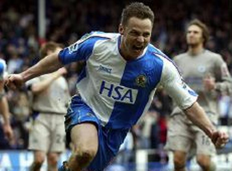 Paul Dickov jubler efter sin scoring på straffespark. - Foto: AP 