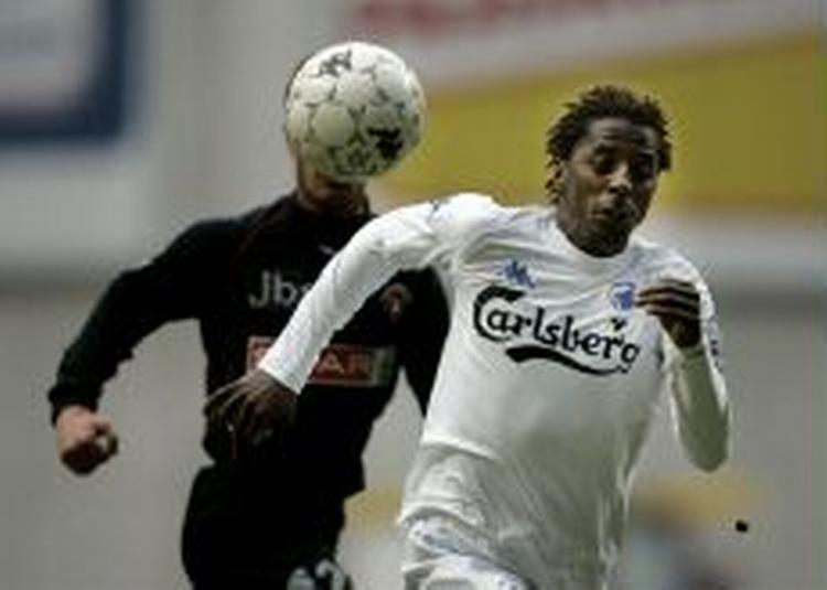 Zuma og resten af FCK´s hold udspillede FC Midtjylland i Parken. - Foto: Jens Dresling 
