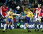 Morten Skoubo prøver et skud på mål. - Foto: Lars Poulsen 