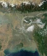 Floderne Ganges og Brahmaputra ses her på deres rejse fra Himalaya øverst til Det Indiske Ocean nederst. - Foto: NASA 