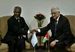 Kofi Annan mødtes i går med den palestinensiske præsident Mahmoud Abbas. I dag er det statsminister Anders Fogh Rasmussen som er på rundtur i Mellemøsten. - Foto: AP 