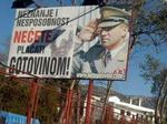 Plakat ophængt i en kroatisk landsby til støtte for den tidligere general Ante Gotovina, som er tiltalt for krigsforbrydelser. - Foto: AP 