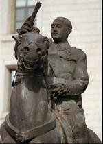 Statuen af Franco har være mål for både fascister og antifascister. - Foto: AP 