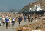 Alene i Indien er 700 kilometer landevej blevet smadret af flodbølgerne. - Arkivfoto: AP 