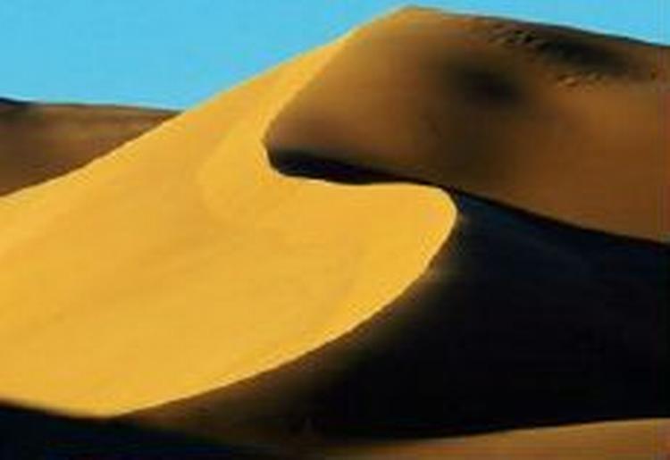 Siden september er 106 mennesker omkommet på rejsen gennem Sahara, men det er kun de officielle tal. - Arkivfoto: AP 