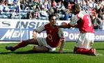 Robin Van Persie jubler efter sin scoring. - Foto: AP 