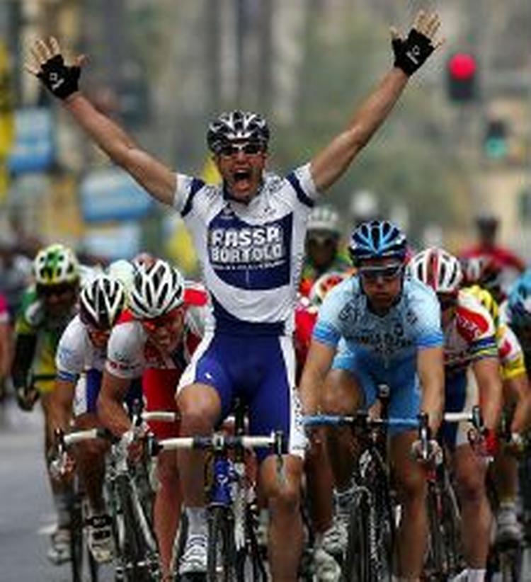 Petacchi fejede al modstand til side i spurten. - Foto: Ap 