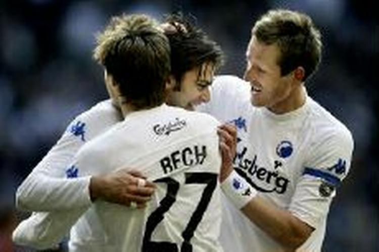 Glade FCK-spillere fejrer en scoring. - Foto: Jacob Ehrbahn 