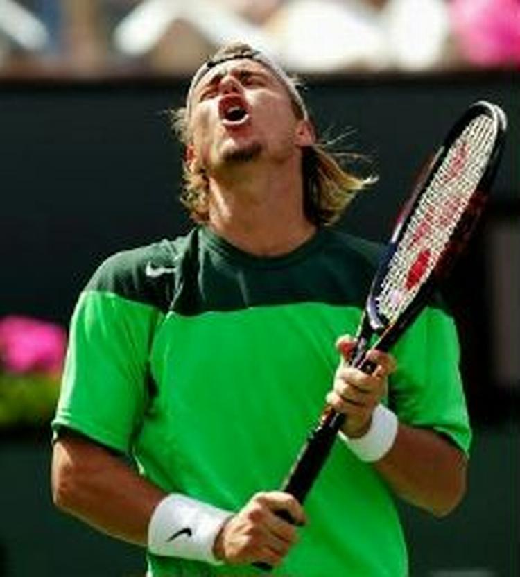 Lleyton Hewitt ærgrer sig efter en tabt bold. - Foto: AP 