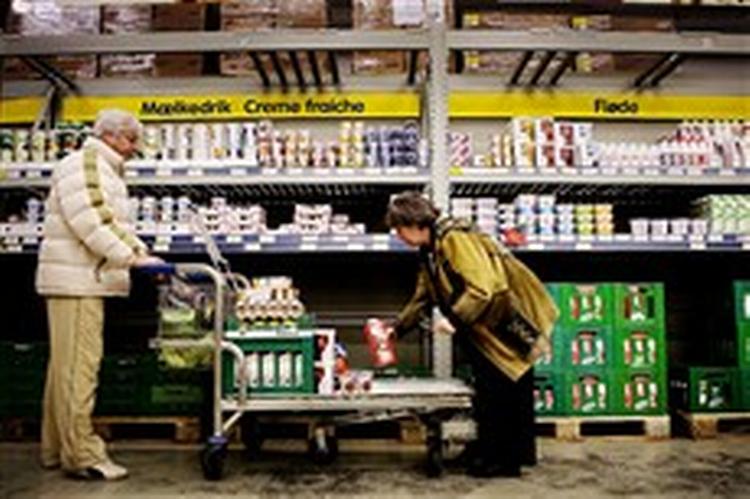 Der står masser af mælkeprodukter fra Arla på Metros hylder. Bagmandspolitiet mener at have beviser for, at Arla ulovligt har presset mælken fra Hirtshals Andelsmejeri ud af Metros butikker.   Arkivfoto: Thomas Borberg 