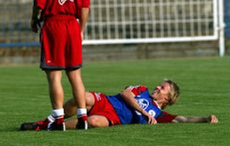 Martin Laursen har ikke fået Morten Olsens tilladelse til at nyde træningen på ryggen. Derimod har han fået fri fra kampen mod Ukraine. - Arkivfoto: Lars Poulsen 